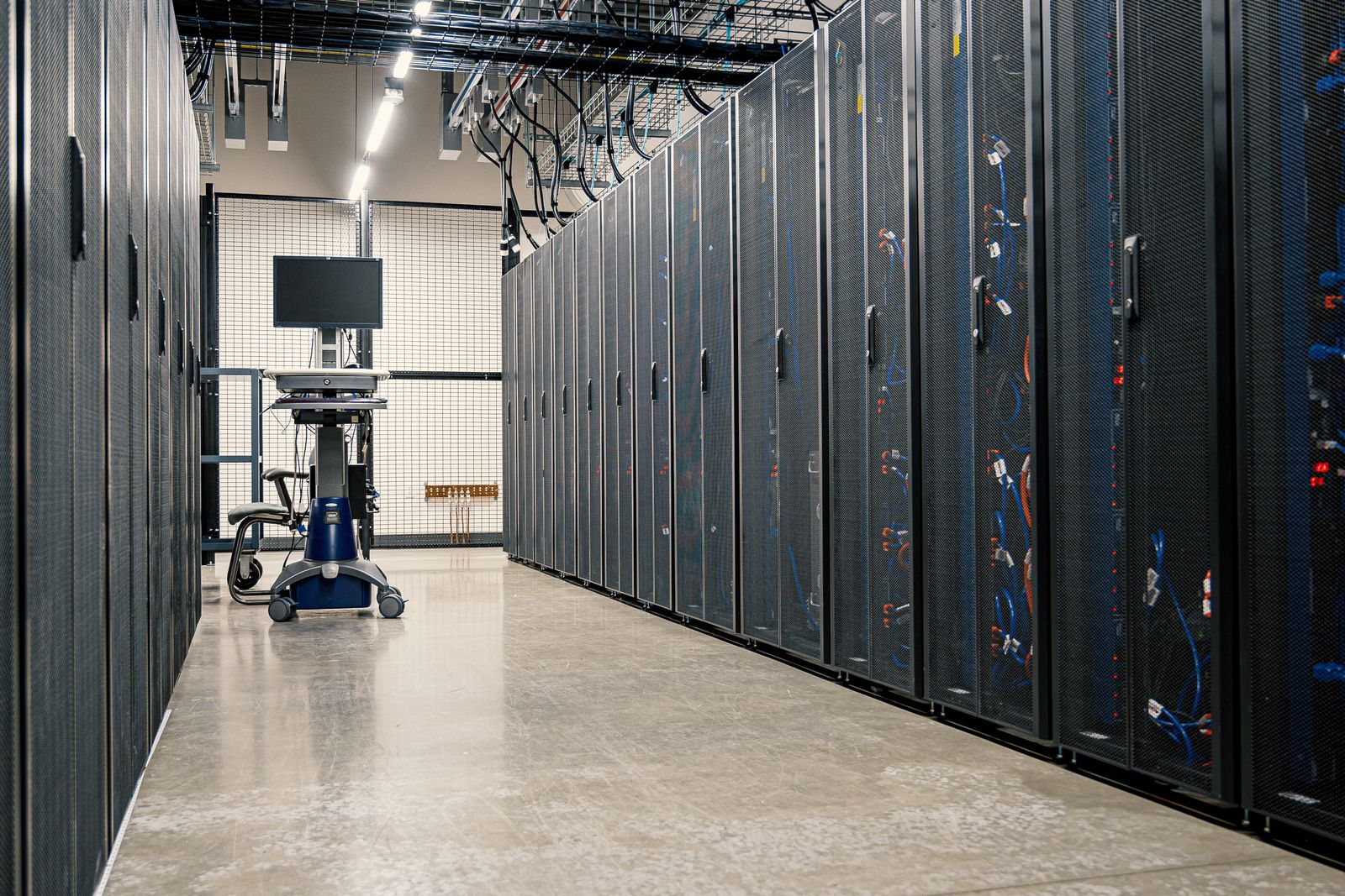 Dedicated server aisle and console